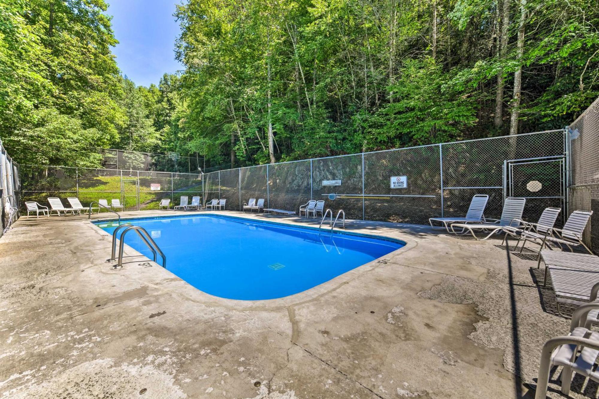 Gatlinburg Cabin With Game Room, Hot Tub And Mtn Views Exterior photo