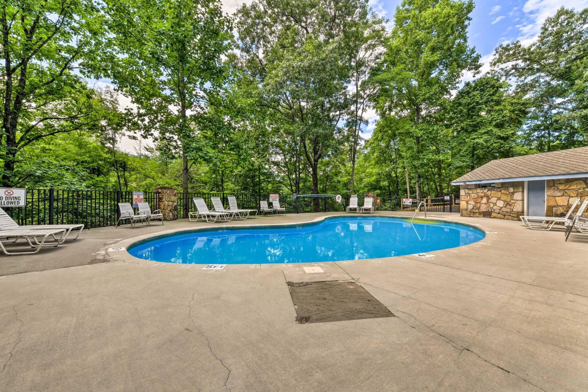 Gatlinburg Cabin With Game Room, Hot Tub And Mtn Views Exterior photo
